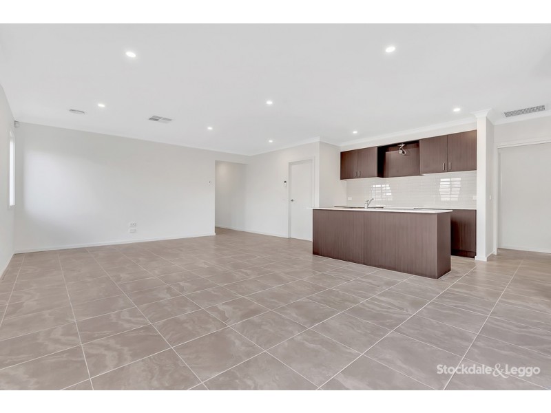 15 Millau Avenue, Craigieburn VIC 3064