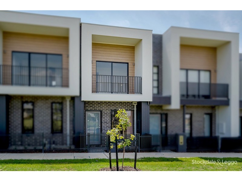 13 Clarence Walk, Mickleham VIC 3064