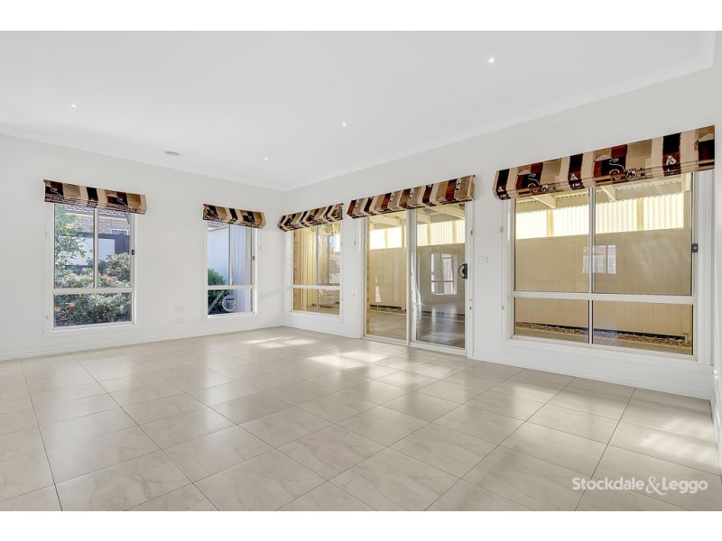 21 Statesman Avenue, Roxburgh Park VIC 3064