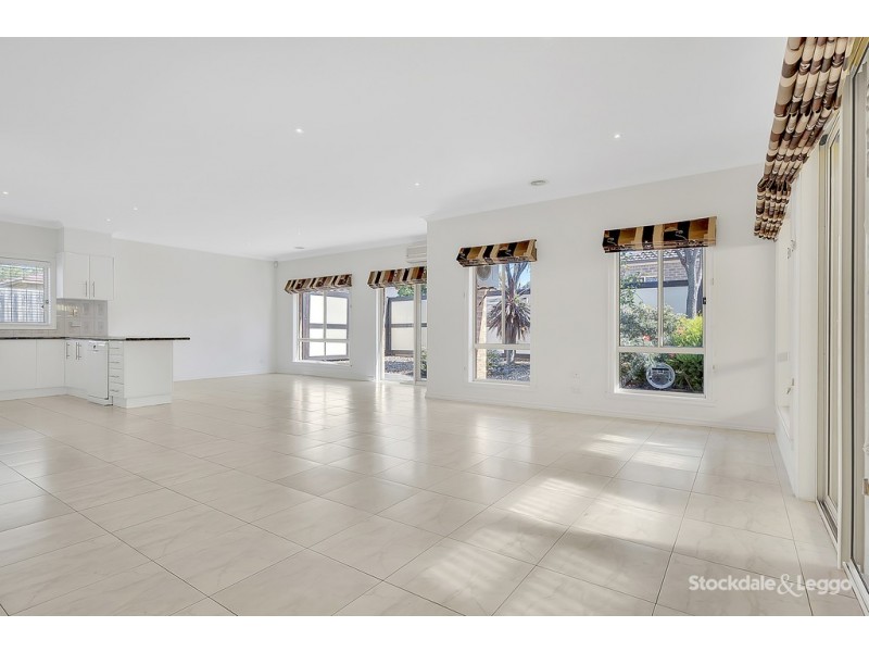 21 Statesman Avenue, Roxburgh Park VIC 3064
