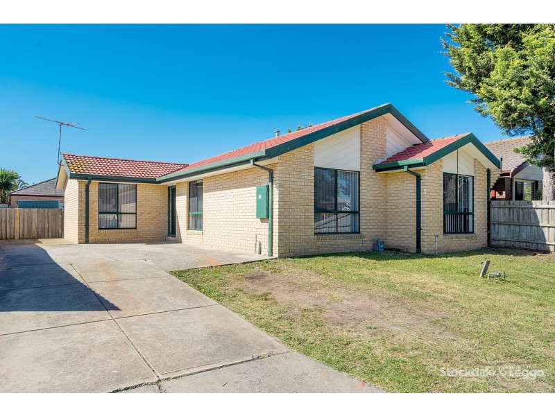 15 Flowers Close, Roxburgh Park VIC 3064