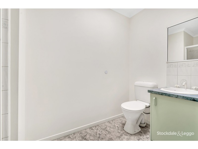 15 Flowers Close, Roxburgh Park VIC 3064