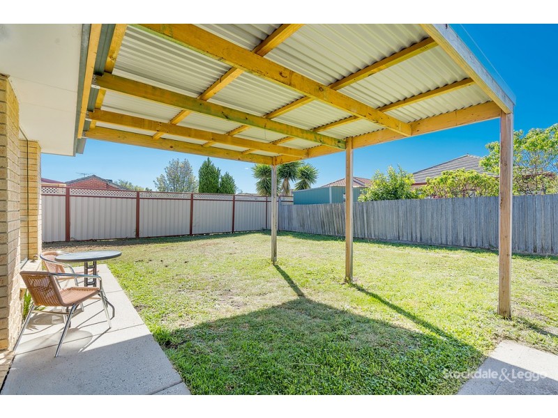 15 Flowers Close, Roxburgh Park VIC 3064