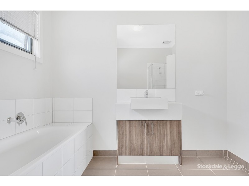 19 / 24 Healesville Loop, Craigieburn VIC 3064