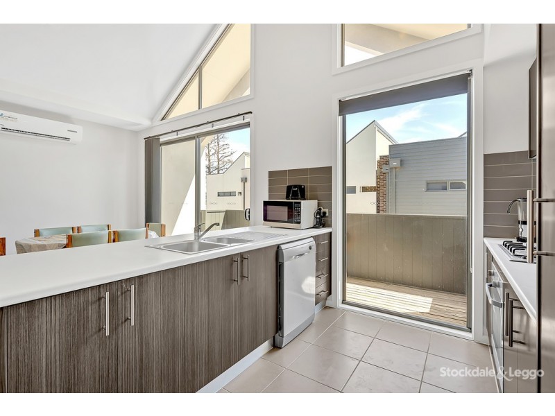 14 / 24-36 Healesville Loop, Craigieburn VIC 3064