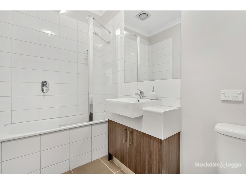 14 / 24-36 Healesville Loop, Craigieburn VIC 3064