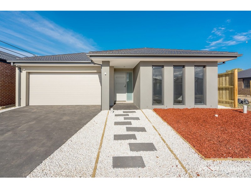 9 Pickering Street, Mickleham VIC 3064