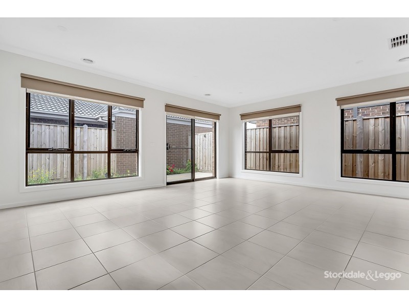 39 Highfield Drive, Mickleham VIC 3064