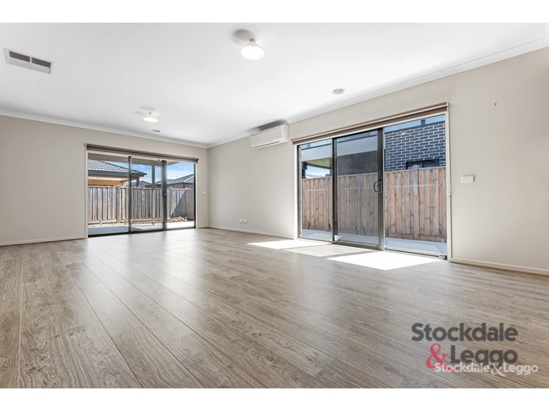 12 Whinfell Street, Mickleham VIC 3064