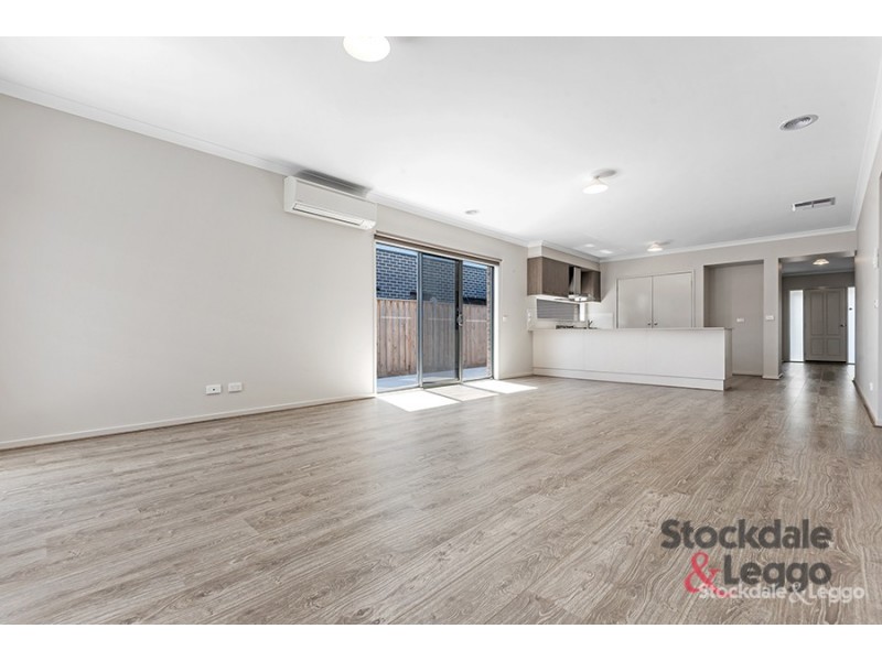 12 Whinfell Street, Mickleham VIC 3064