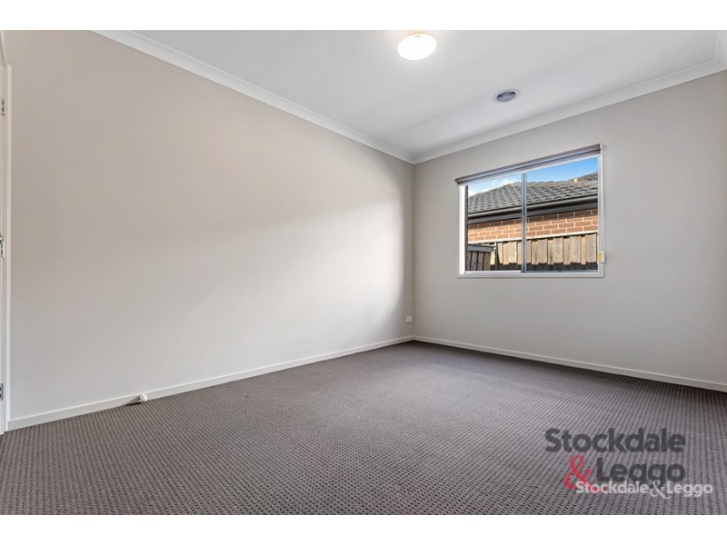 12 Whinfell Street, Mickleham VIC 3064