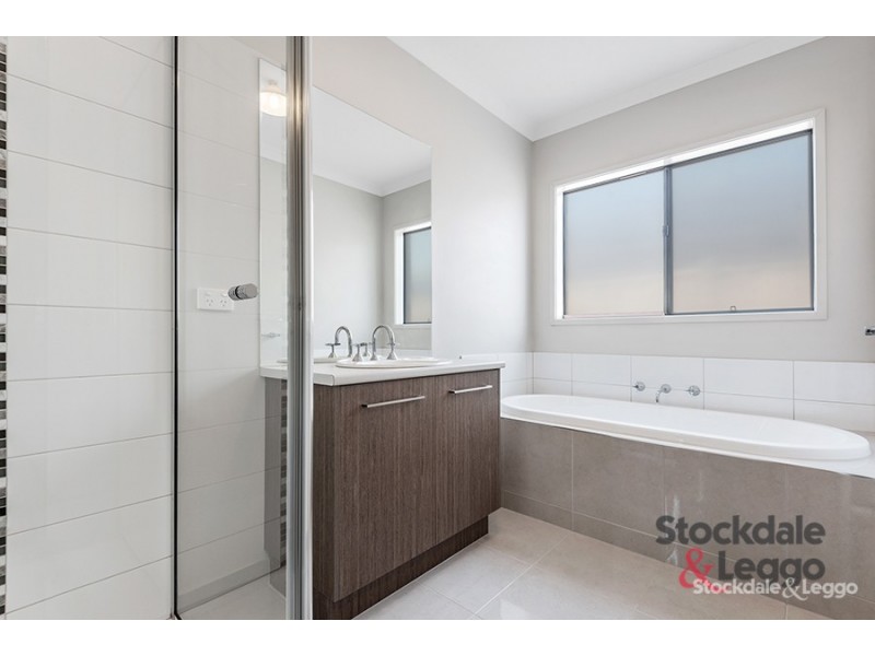 12 Whinfell Street, Mickleham VIC 3064