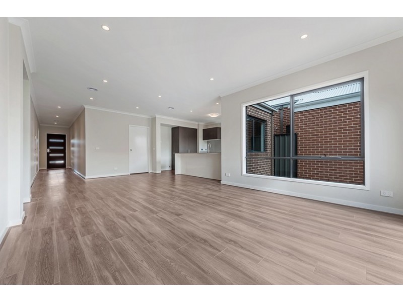 7 Paxton Street, Craigieburn VIC 3064