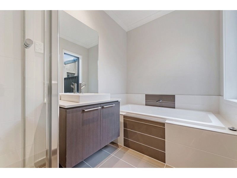 7 Paxton Street, Craigieburn VIC 3064