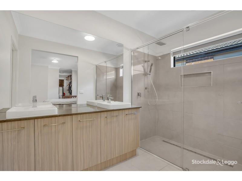 18 Camberwell Parade, Mickleham VIC 3064