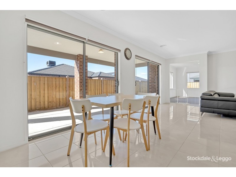 18 Camberwell Parade, Mickleham VIC 3064