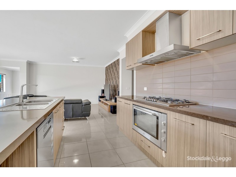 18 Camberwell Parade, Mickleham VIC 3064