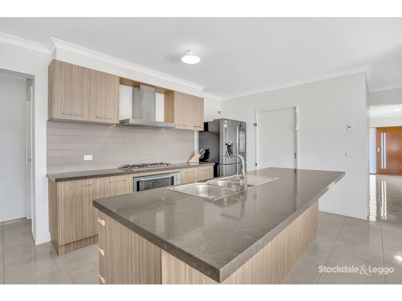 18 Camberwell Parade, Mickleham VIC 3064