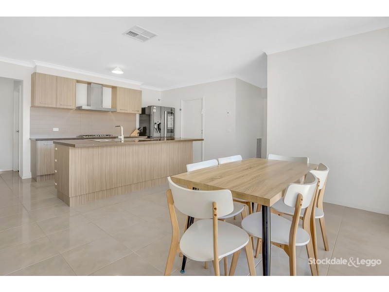 18 Camberwell Parade, Mickleham VIC 3064