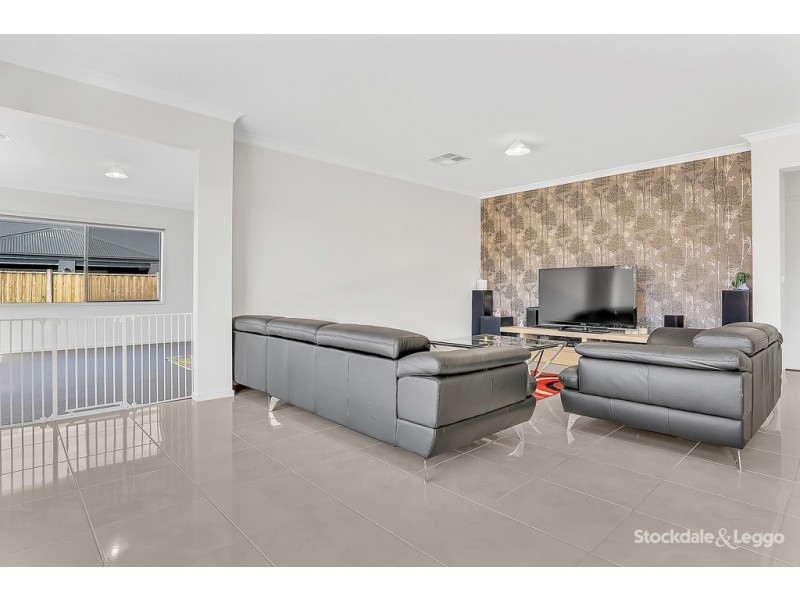 18 Camberwell Parade, Mickleham VIC 3064