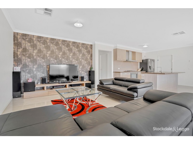 18 Camberwell Parade, Mickleham VIC 3064