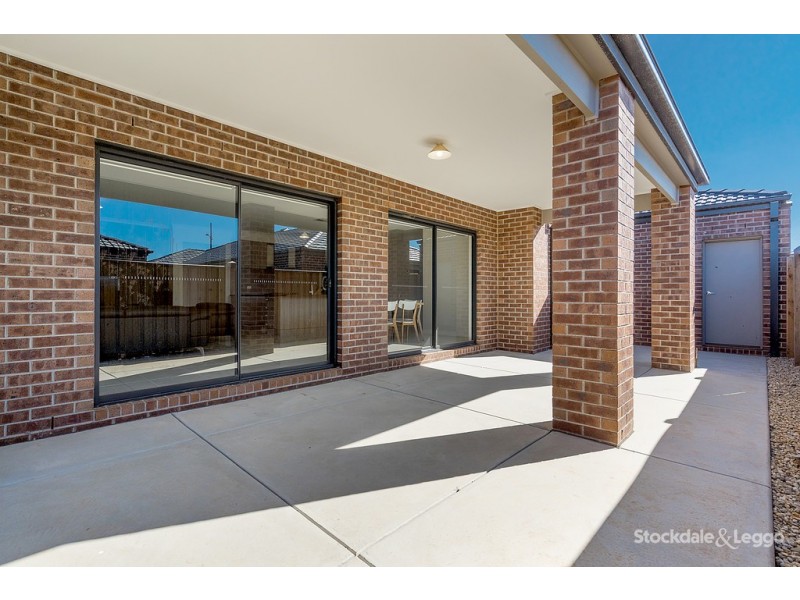 18 Camberwell Parade, Mickleham VIC 3064