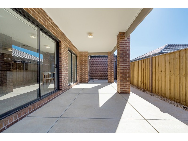 18 Camberwell Parade, Mickleham VIC 3064