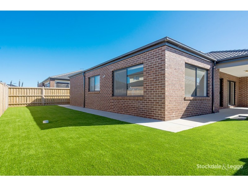 18 Camberwell Parade, Mickleham VIC 3064