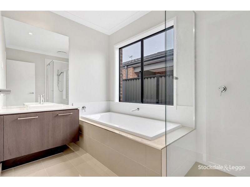 15 Mottlecah Circuit, Craigieburn VIC 3064