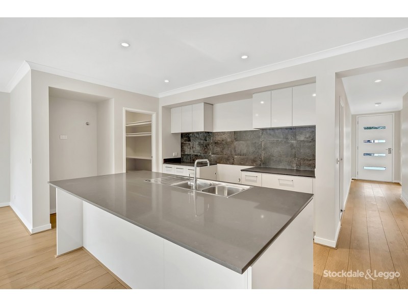 15 Mottlecah Circuit, Craigieburn VIC 3064