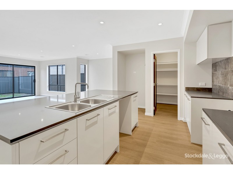 15 Mottlecah Circuit, Craigieburn VIC 3064