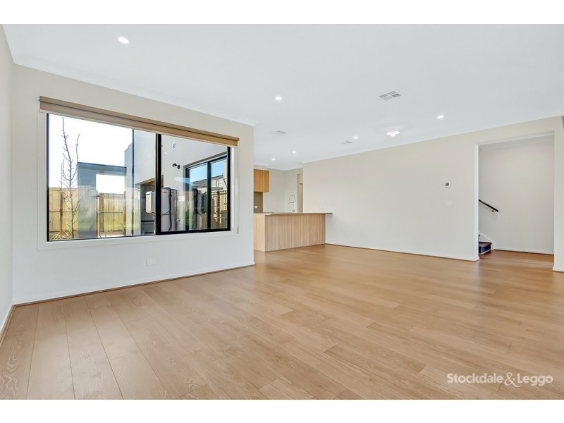 9 Caddington Lane, Mickleham VIC 3064