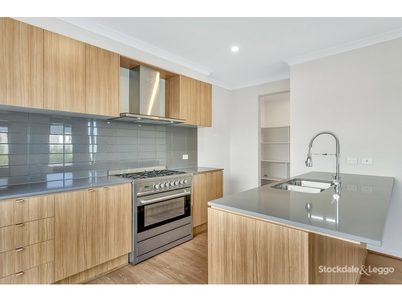 9 Caddington Lane, Mickleham VIC 3064