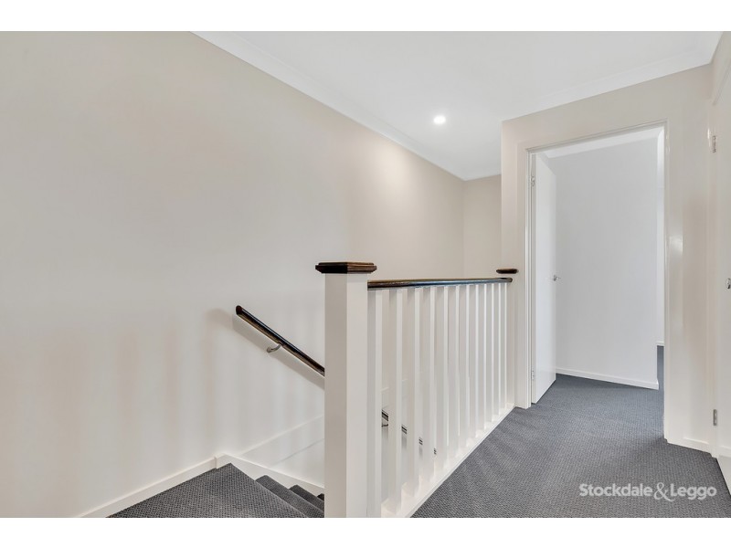 9 Caddington Lane, Mickleham VIC 3064