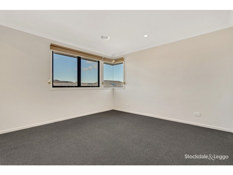 9 Caddington Lane, Mickleham VIC 3064