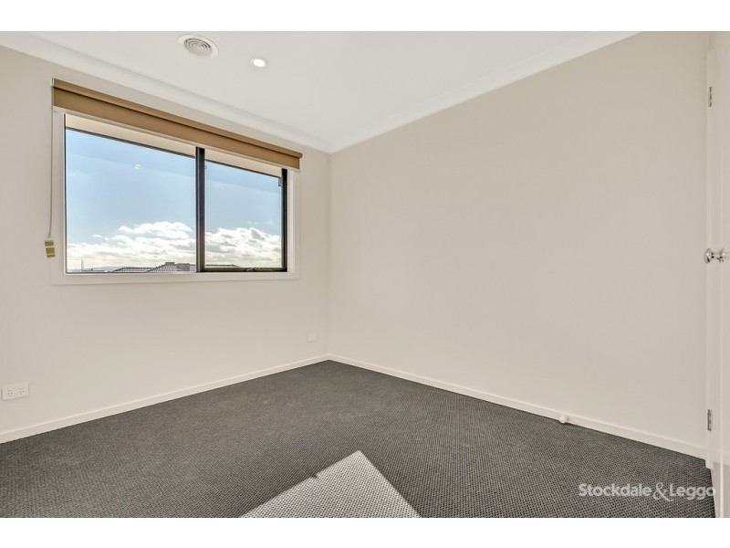 9 Caddington Lane, Mickleham VIC 3064