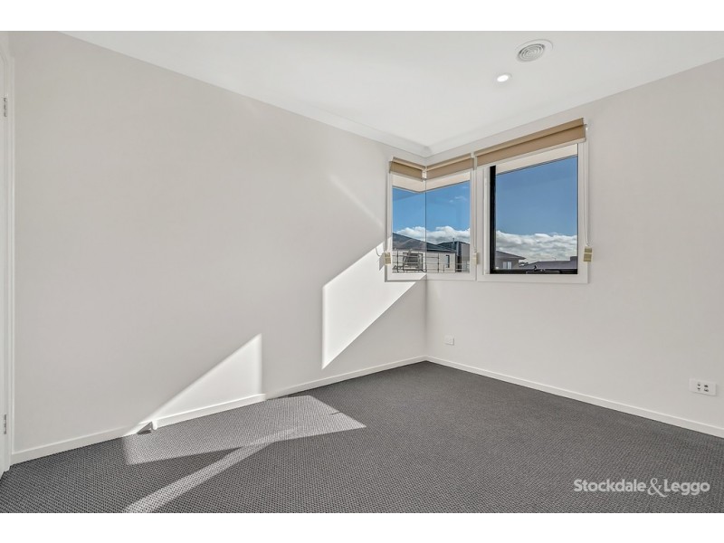 9 Caddington Lane, Mickleham VIC 3064