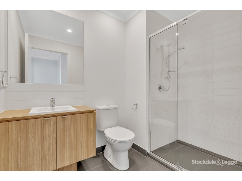 9 Caddington Lane, Mickleham VIC 3064