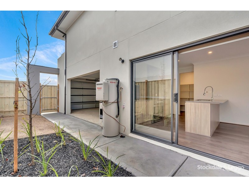 9 Caddington Lane, Mickleham VIC 3064