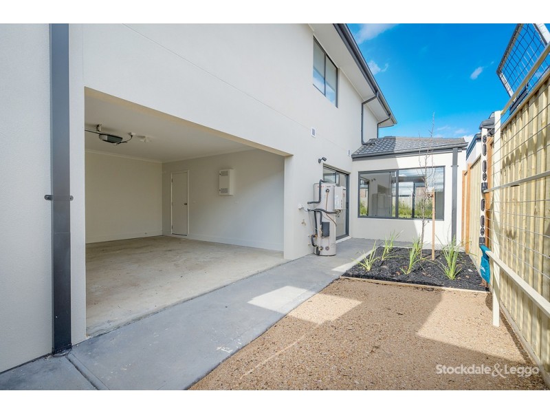 9 Caddington Lane, Mickleham VIC 3064