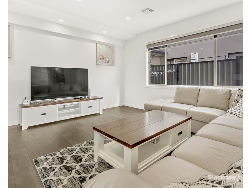 5 Freshwater Drive, Craigieburn VIC 3064