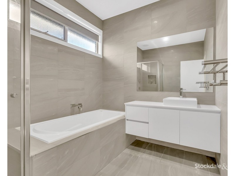 5 Freshwater Drive, Craigieburn VIC 3064