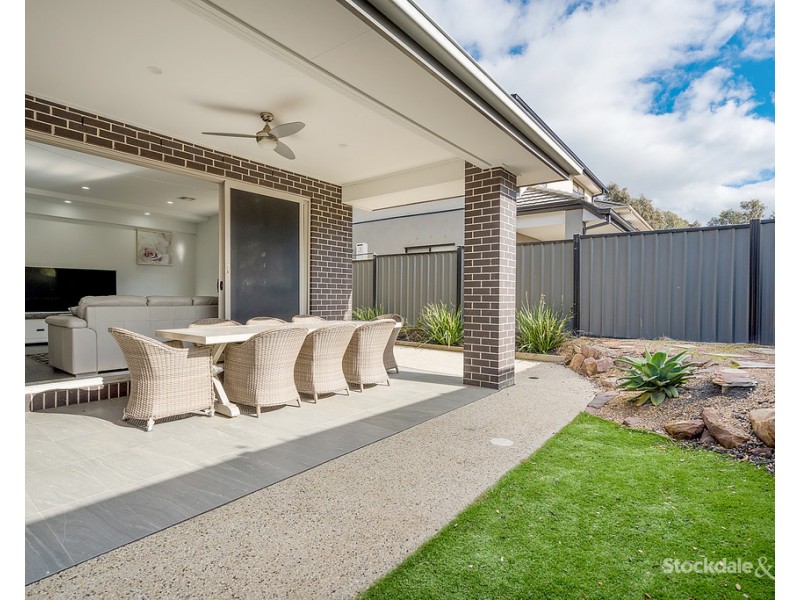 5 Freshwater Drive, Craigieburn VIC 3064