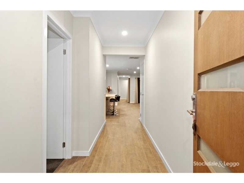 15 Mangrove Way, Craigieburn VIC 3064