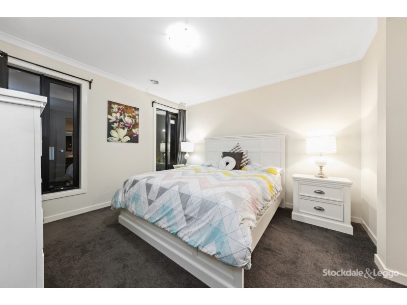 15 Mangrove Way, Craigieburn VIC 3064