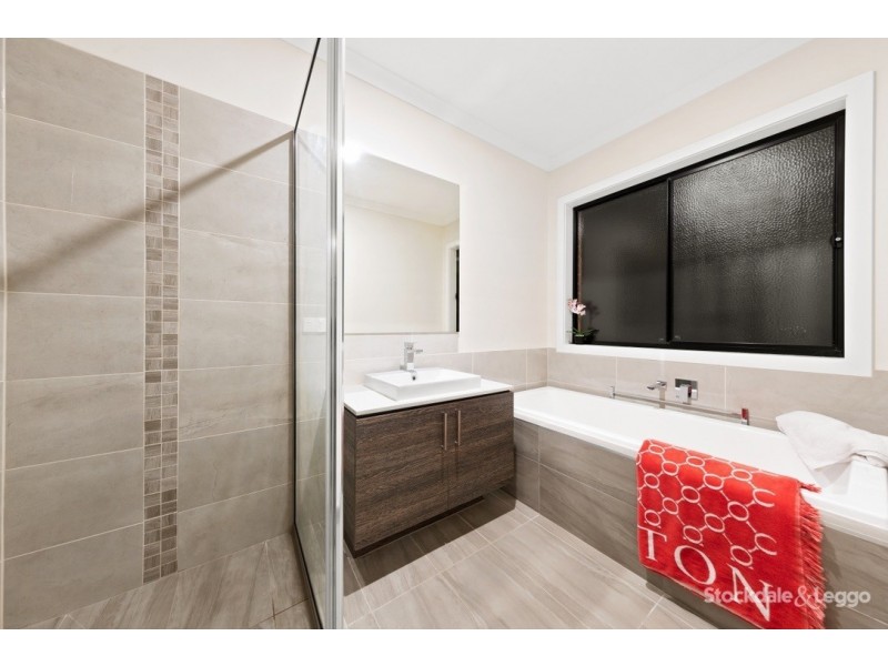 15 Mangrove Way, Craigieburn VIC 3064