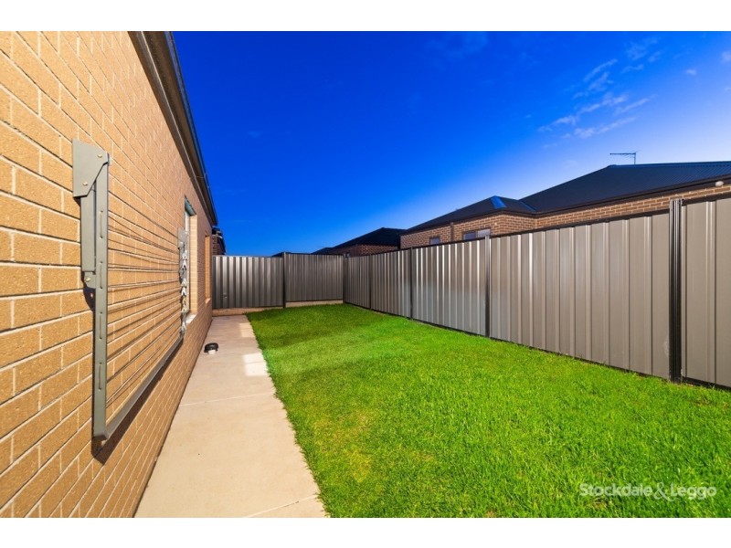15 Mangrove Way, Craigieburn VIC 3064