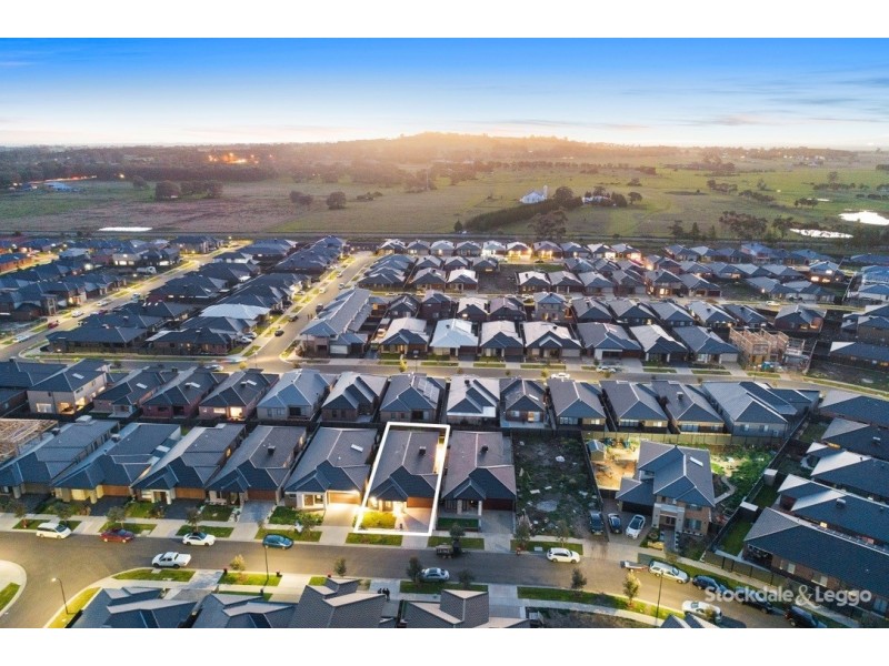 15 Mangrove Way, Craigieburn VIC 3064