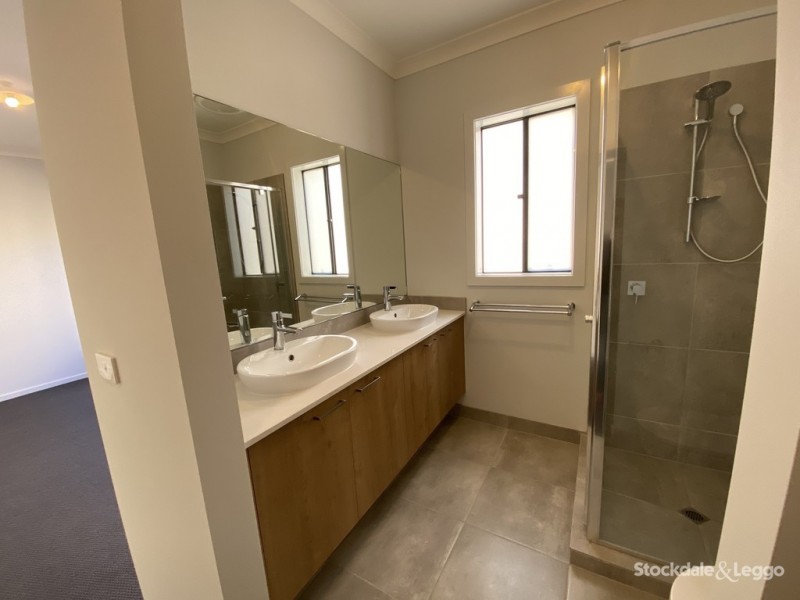 34 Maiden Drive, Sunbury VIC 3429