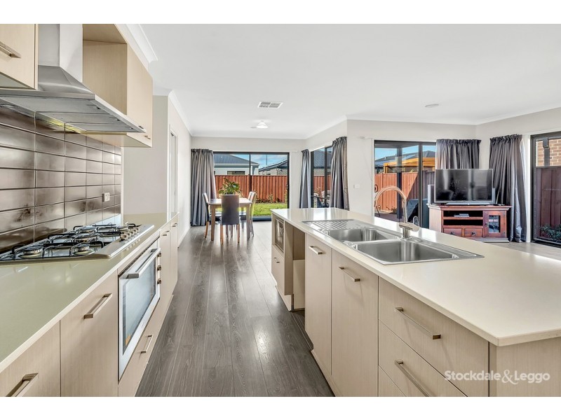 52 Cascade Drive, Beveridge VIC 3753